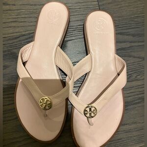 Tory Burch pink slippers. Size 38, they are used but still in good condition.